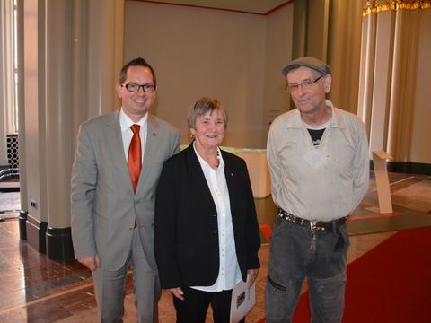 Bildvergrößerung: Bezirksbürgermeister Oliver Igel, Annelie Wehner und Jürgen Hans
