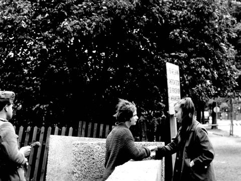 Gespräch an der Berliner Mauer, Treptow, Neukölln 