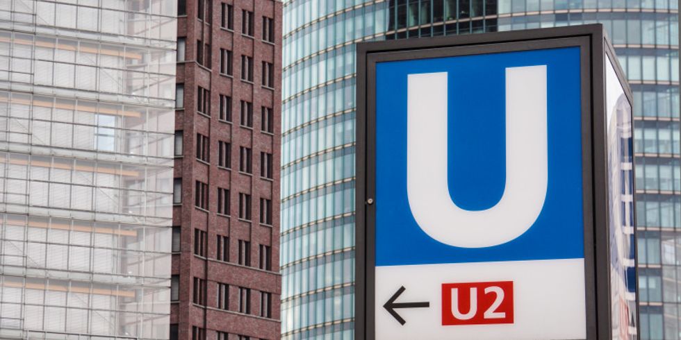 Eingangsschild für die U2 in Berlin