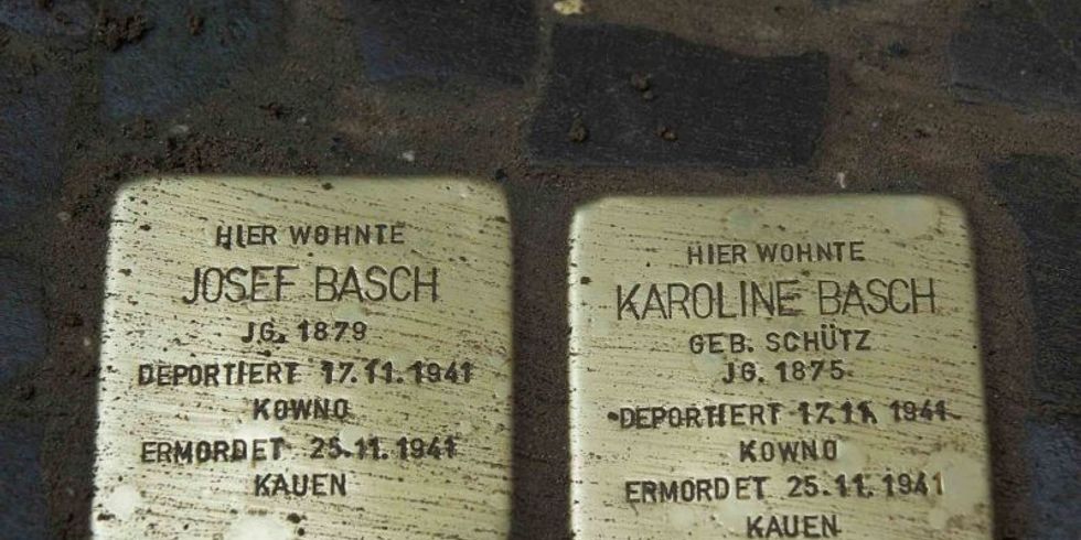 zwei verlegte Stolpersteine aus Messing für Josef und Karoline Basch in der Richardstraße