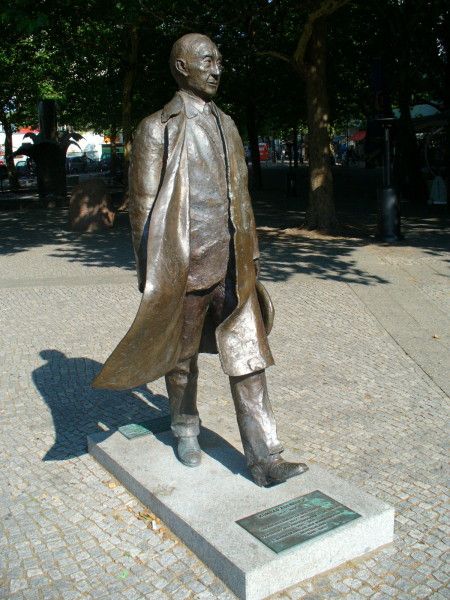 Konrad Adenauer, Bronzefigur.