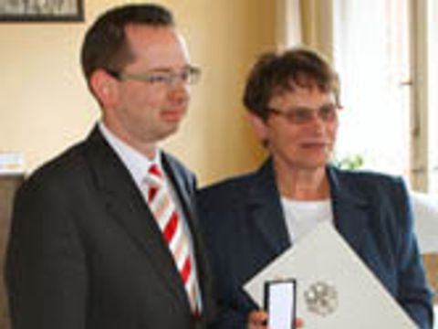 Bildvergrößerung: Bundesverdienstmedaille für Doris Poerschke