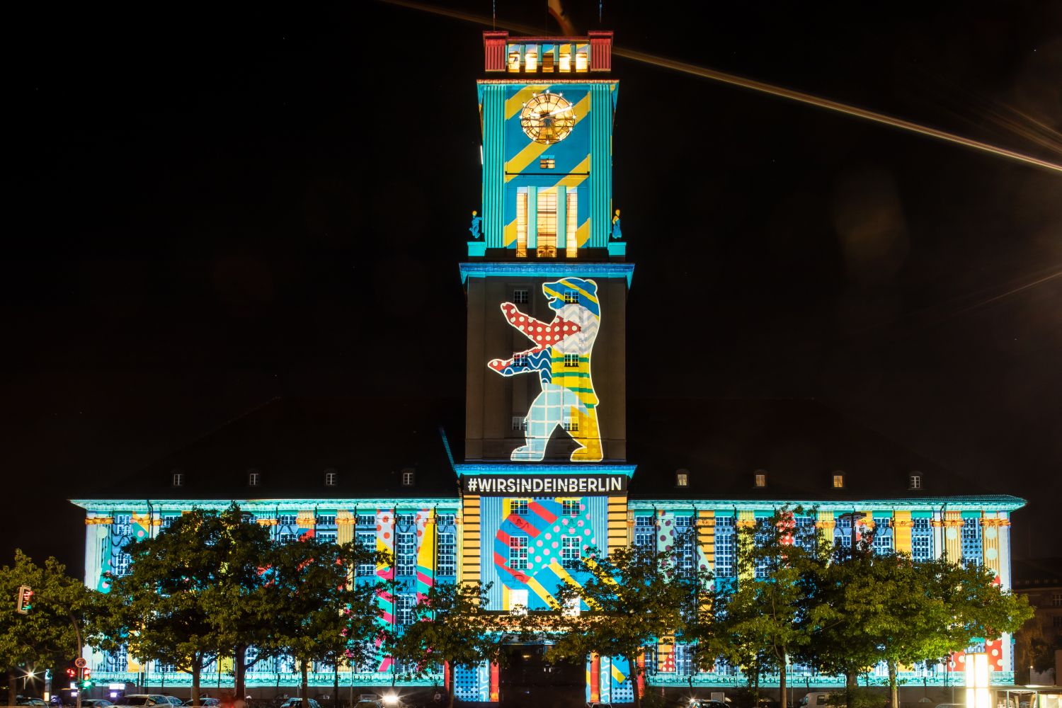 Illuminiertes Rathaus Schöneberg zum Auftakt der Berliner Image-Kampagne