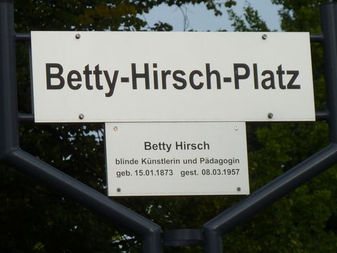 Betty-Hirsch-Platz, Namensschild, 8.9.2010, Foto: KHMM