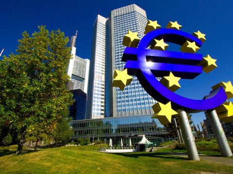 Euro Zeichen vor der Bundeszentralbank