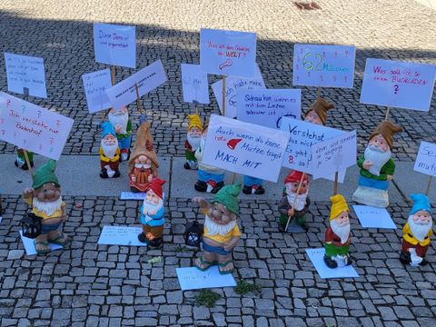 Zwergenaufstand am Leopoldplatz: Aktion zum Weltalphabetisierungstag