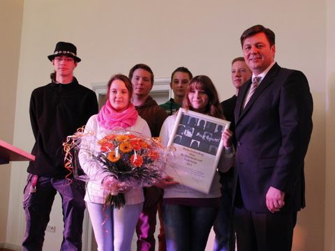 2013-Die Teilnehmerinnen und Teilnehmer des Projektes „Birken aus Auschwitz-Birkenau“ in Hohenschönhausen