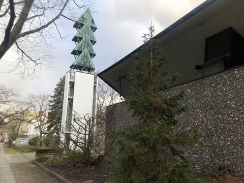Kirchenturm der Ev. Kirche Neu-Westend