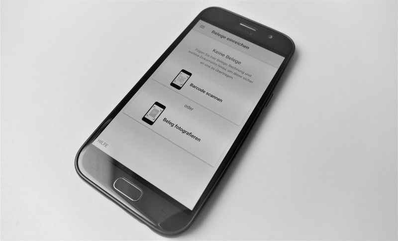 Smartphone mit geöffneter Anwendung Berliner Beihilfe-App