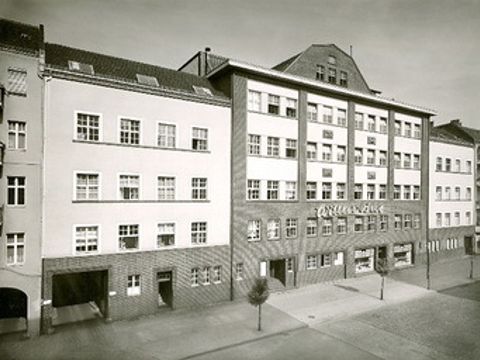Brotfabrik Wittler. Ansicht der Gebäude Maxstraße 2 - 5. Foto: Atelier Obigt. von 1958 