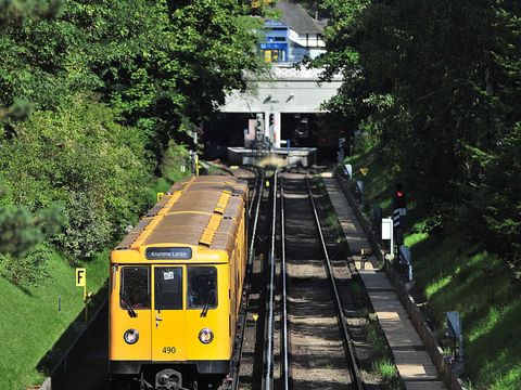 U-Bahn der Linie U3 nach Krumme Lanke