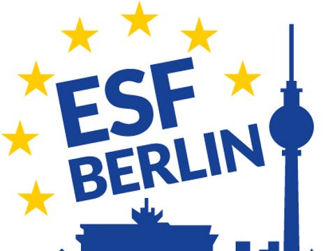 Das ESF Logo Berlin vor Berliner Skyline in blau