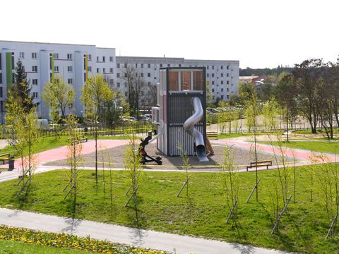 Rutschenturm auf dem Spielplatz Elektropolis in Hellersdorf