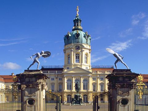 Schloss Charlottenburg mit Eingangstor