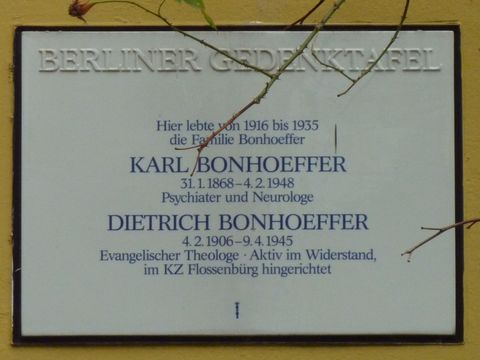 Gedenktafel für Karl und Dietrich Bonhoeffer, 18.10.2011, Foto: KHMM