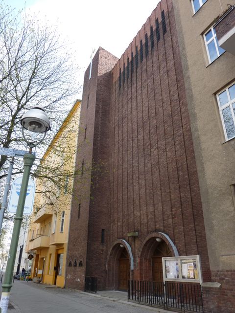 Schillerstraße 101-102, Kirche St. Thomas von Aquin, 04.04.11 Foto: KHMM