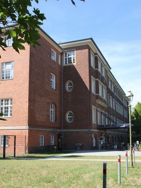 Aussenansicht Gebäude VHS Steglitz-Zehlendorf in Lichterfelde