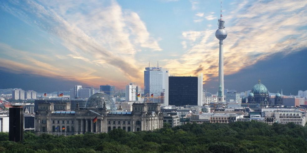 Panorama von Berlin mit Tiergarten, Reichtag und Fernsehturm