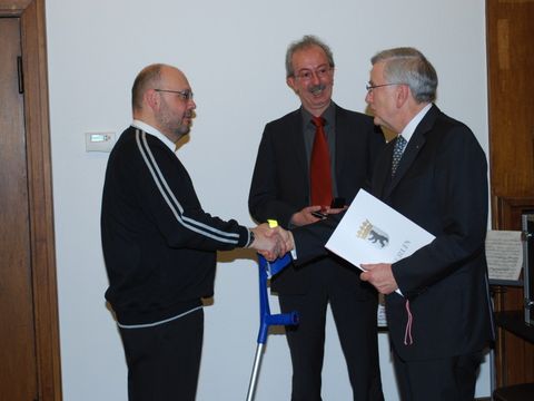 Bildvergrößerung: Fred Kutzner Verleihung Bezirksverdienstmedaille 2012