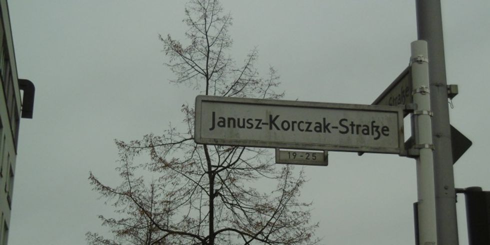 Straßenschild Janusz-Korczak-Straße