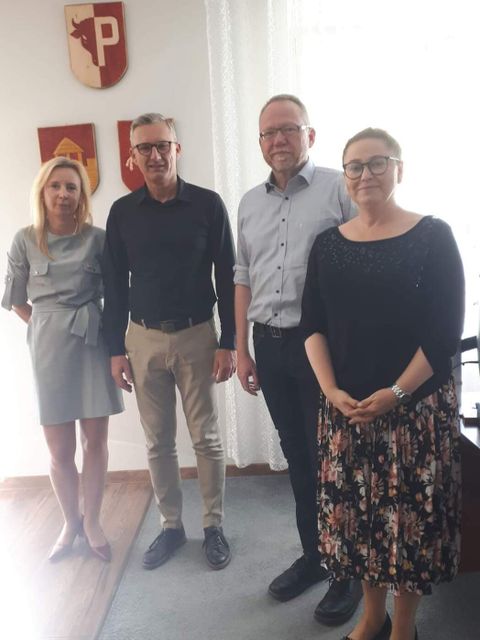 3. Oktober 2023: Bürgermeister Karczmarcyzk (2.v.l.) mit Stellvertreterin Poniatowska (ganz links), Aneta Mazur (rechts) und DPG- u. LSVD-Vorstandsmitglied Dr. Markus Löw (2.v.r.)