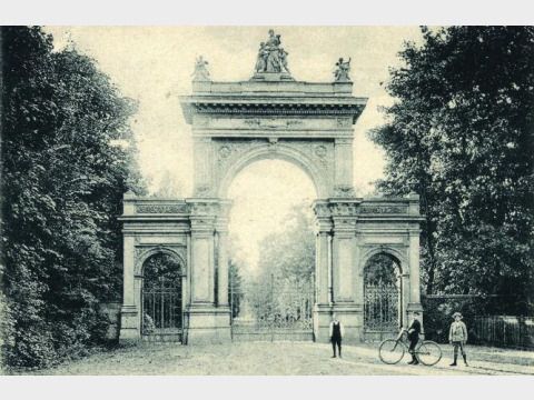 Enlarge photo: Postcard Bürgerparktor, c. 1900