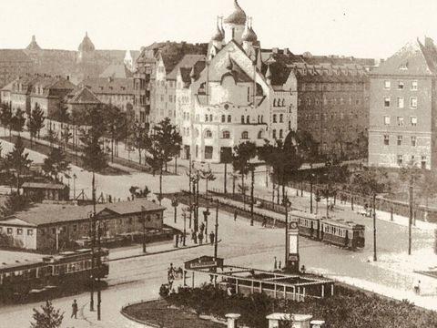 Fehrbelliner Platz mit Untergrundbahnhof und Russischer Kirche um 1928