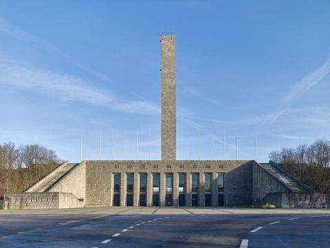 Maifeldtribüne – Glockenturm