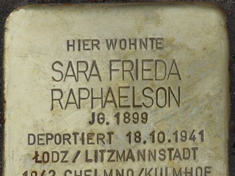 Bildvergrößerung: Stolperstein: Sara Frieda Raphaelson, Augsburger Straße 42