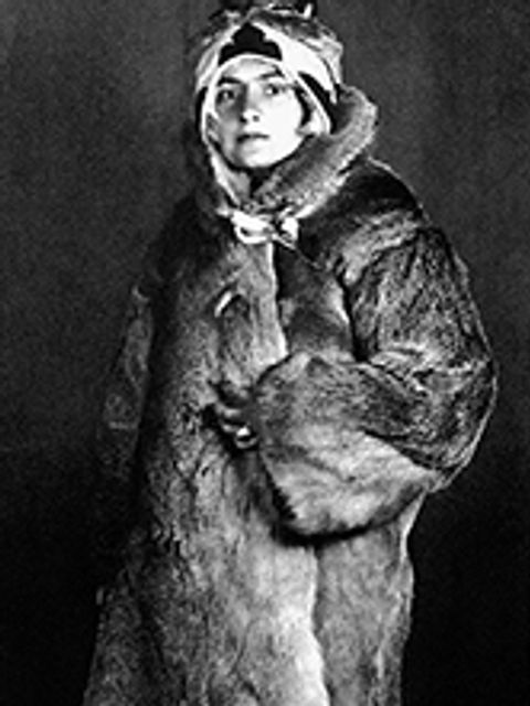 Bildvergrößerung: Angela Rohr vor einer Forschungsreise nach Sibirien, 1927