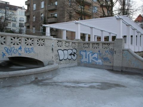 Graffitischmiererein an der Lietzenseekaskade