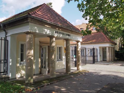 Torhäuschen an der Schlossanlage Schönhausen mit der Ausstellung: Pankower Machthaber