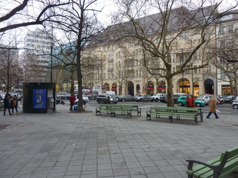 George-Grosz-Platz am Kurfürstendamm, im Hintergrund das Haus Cumberland, 27.2.2013, Foto: KHMM