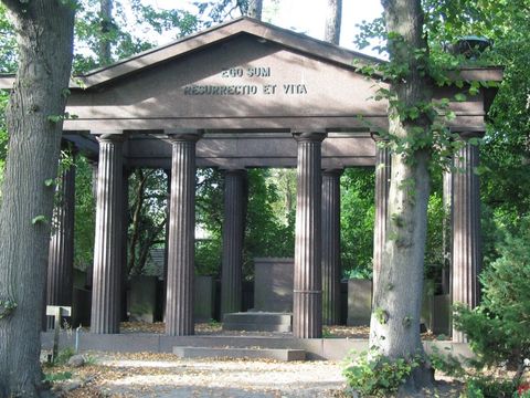 Bildvergrößerung: Friedhof Dahlem-Dorf Mausoleum