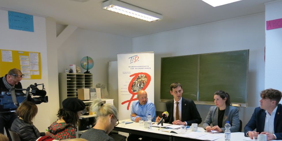 Auf einer Pressekonferenz am 28.11. stellt Bezirjksbürgermeister Martin Hikel gemeinsam mit dem Intagrationsbeauftragten und der Europabeauftragten des Bezirks das neue Integrationskonzept vor.