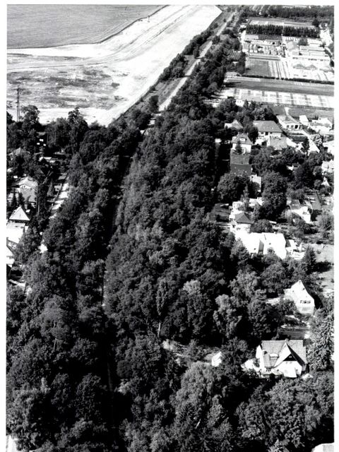 Enlarge photo: Grenze zur DDR bei Stolpe; Trasse der S-Bahn in Richtung Oranienburg 1976