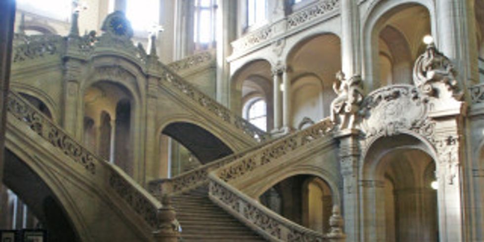 Treppenarchitektur im Hauptgebäude des Amtsgerichts Tiergarten