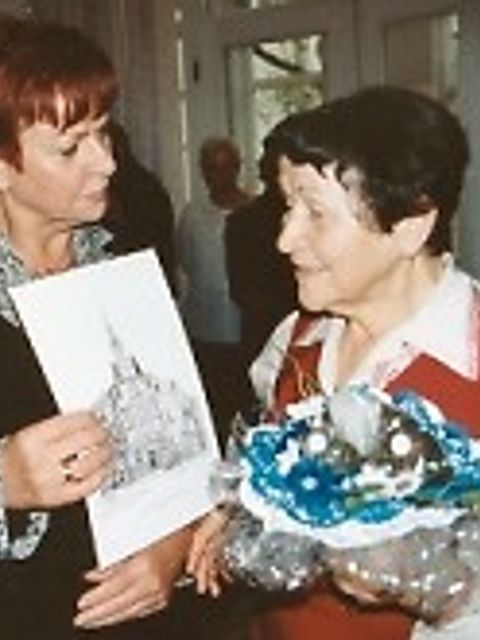 Gudrun Hirche mit Bürgermeisterin Emmrich