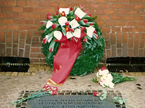 Gedenktafel für Rosa Luxemburg und Karl Liebknecht, 15.1.1990, Foto: KHMM
