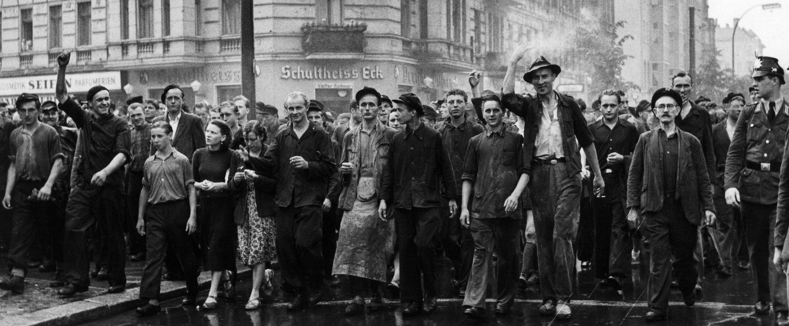 Hennigsdorfer Stahlwerker schließen sich dem Volksaufstand an und durchqueren den West-Berliner Bezirk Wedding