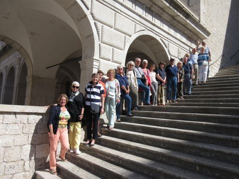 Reisegruppe des Partnerschaftsvereins bei einer früheren Fahrt nach Montecassino, ganz links im Bild Gisela Pflug