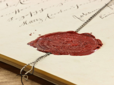 Altes Dokument mit einem roten Siegel