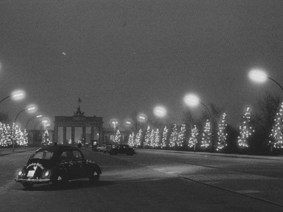 Weihnachten 1961 am Brandenburger Tor 