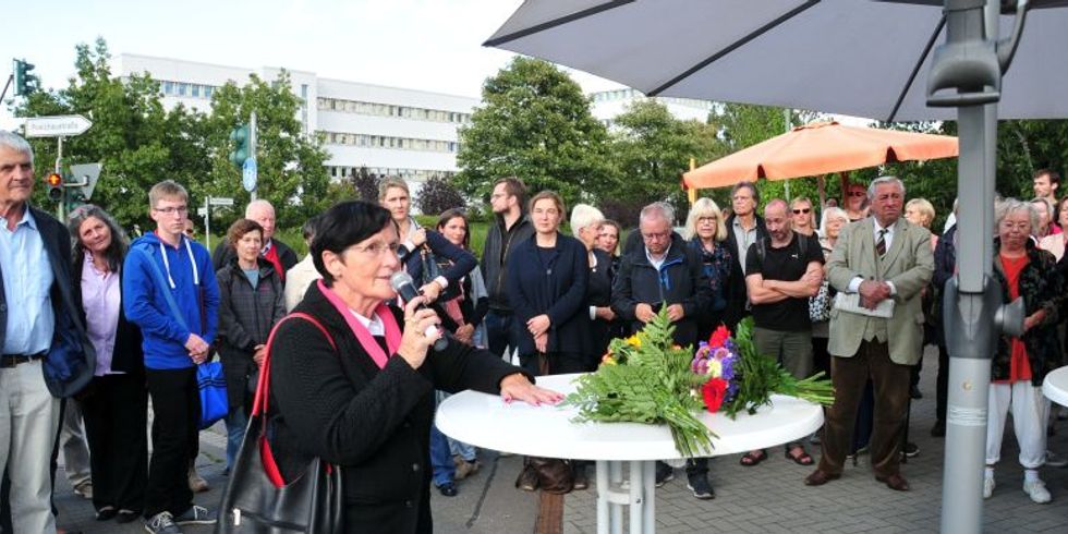 Enthüllung der Gedenkstele für Dorothee und Harald Poelchau - Ansprache Bezirksbürgermeisterin Dagmar Pohle