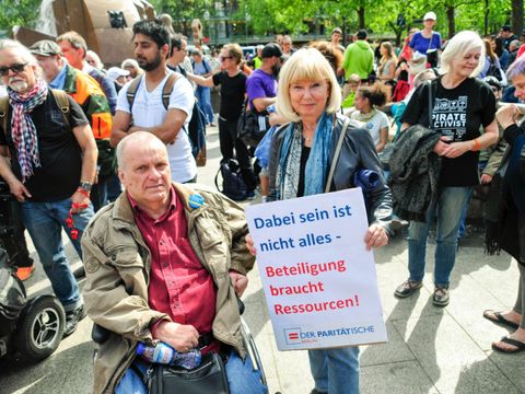 Bildvergrößerung: Europäischer Protesttag für die Rechte behinderter Menschen, Demonstration auf dem Breitscheidplatz unter dem Motto "Inklusion von Anfang an!".