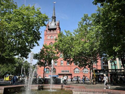 Rathaus Steglitz vom Hermann-Ehlers-Platz aus gesehen