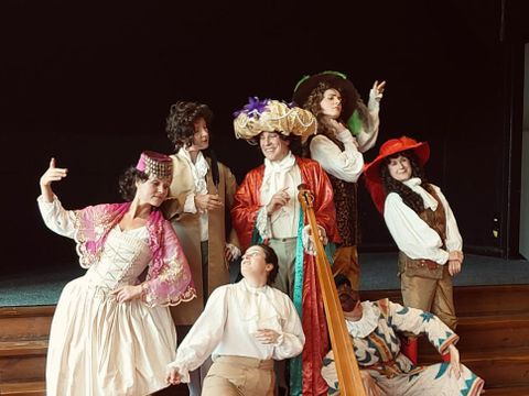 Tanztheater „Der Möchtegern-Edelmann“ nach Molière in historischen Kostümen