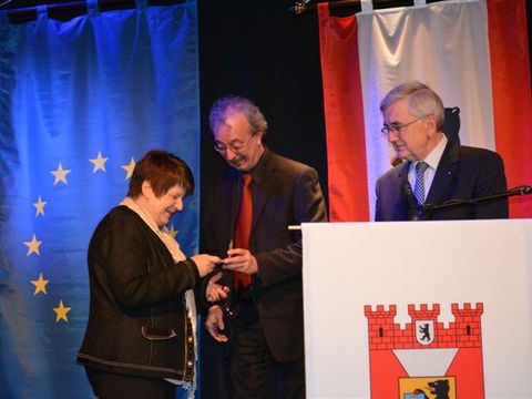 Bildvergrößerung: Heidemarie Fischer Verleihung Bezirksverdienstmedaille 2011 am 29.04.2013