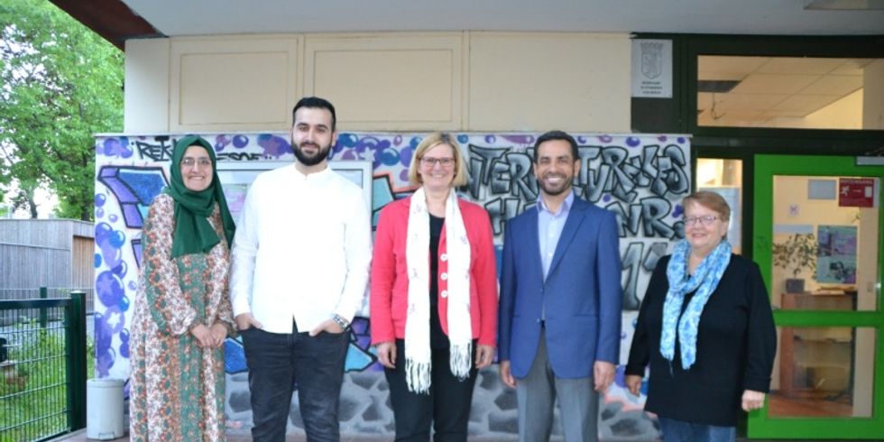 Faires Fasten brechen: Foto mit Asuman Cuhadar, Emir Coskun, Bezirksbürgermeisterin Angelika Schöttler, Said Bircan, Marlis Altmann