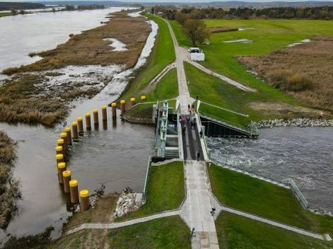 Hochwasserschutz in Brandenburg Deichsanierung auf rund 300 km abgeschlossen 